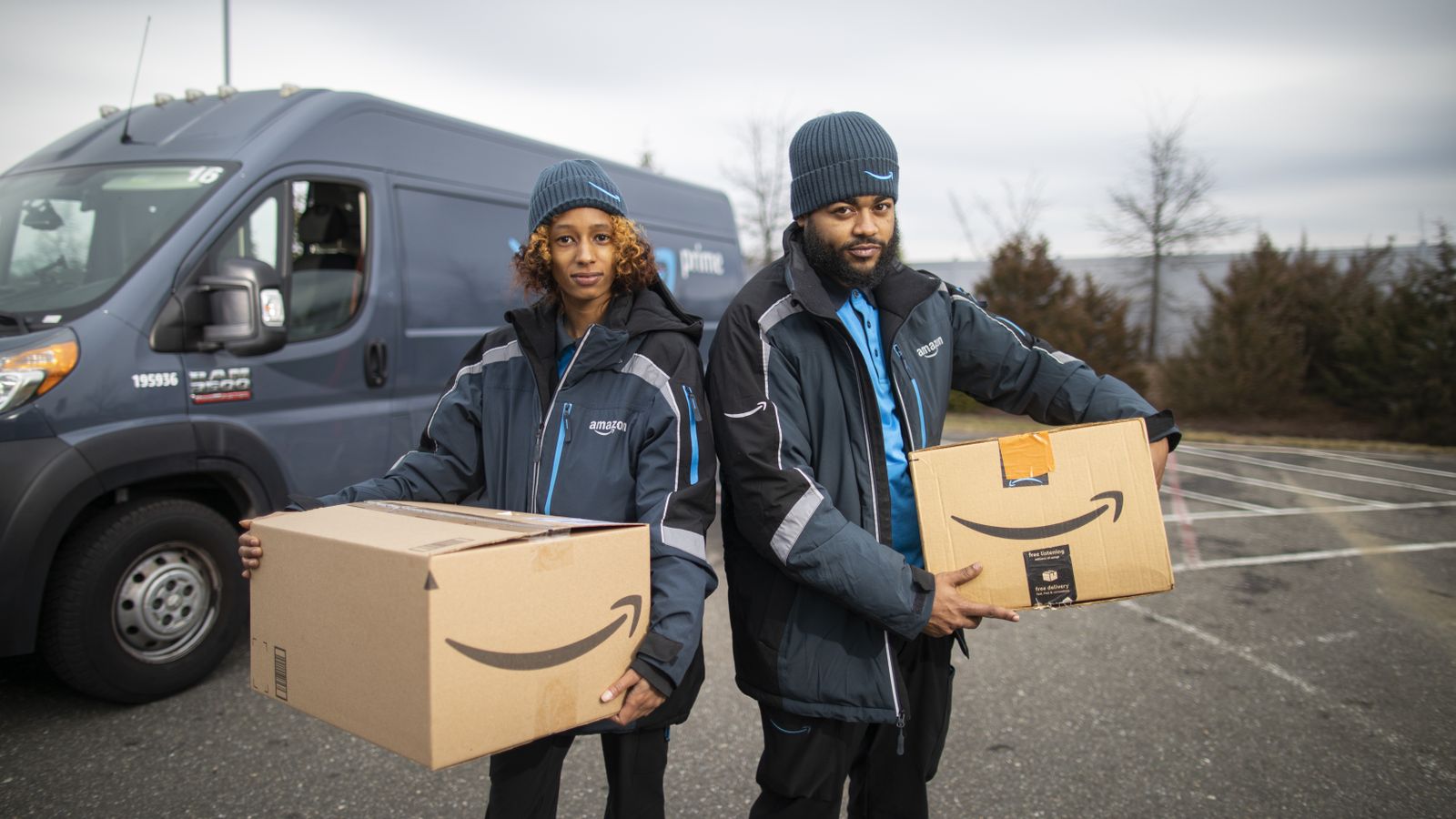 Trabalhadores da Amazon; empresa, assim como outras varejistas americanas, praticaram demissões em massa
