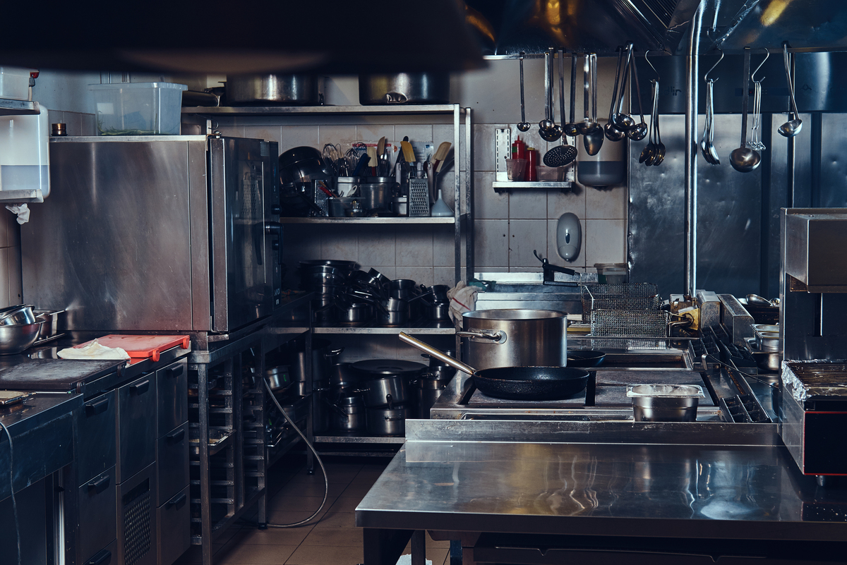 Imagem de cozinha de restaurante similar a dark kitchen; divino fogão
