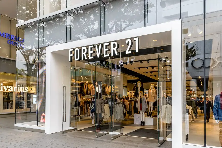 Forever 21 anuncia fechamento de lojas e promove queima de estoque - ISTOÉ  DINHEIRO