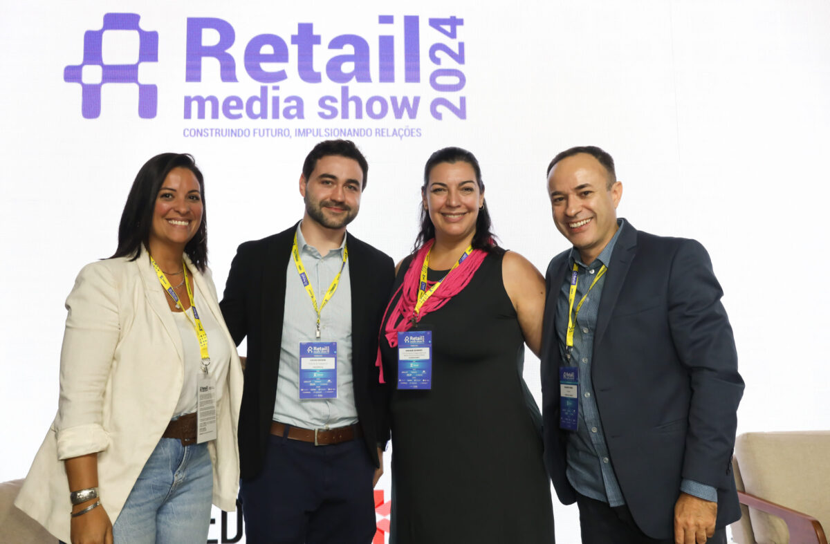 Lucas Saczuk, da NielsenIQ, Priscila Rodrigues, da Tenerity, Miriane Schmidt, da Dunnhumby e Ricardo Vieira, organizador do evento