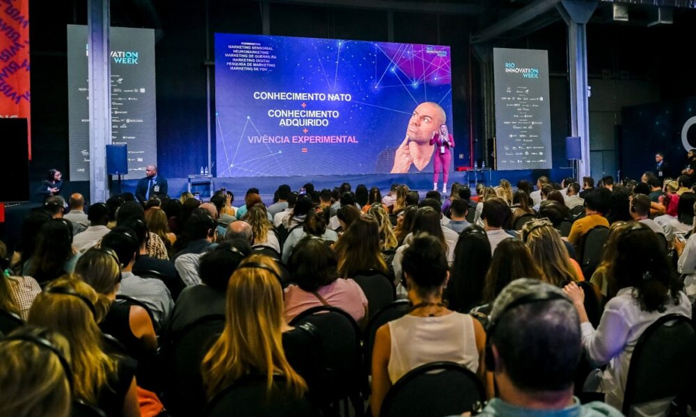 Palestra do evento Conecta Varejo no ano passado, com plateia grande