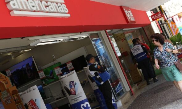 Fachada das lojas Americanas; Submarino e Shoptime; fraude