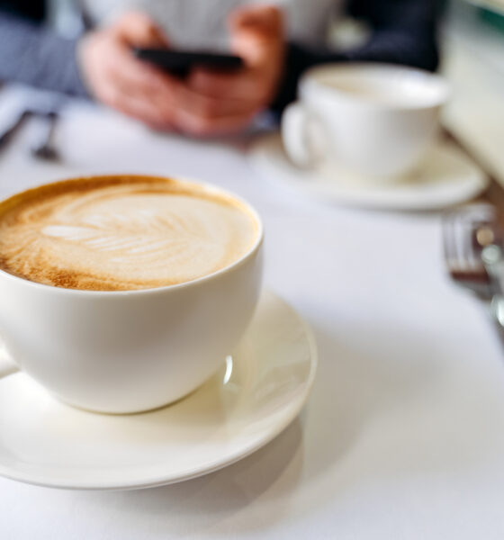 café na mesa; SouthRock, controladora do Starbucks no Brasil, tem pedido de recuperação judicial negado