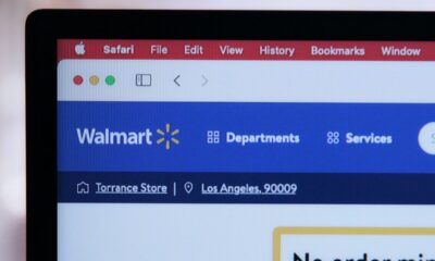 Parte superior esquerda da tela de um computador com site do Walmart aberto