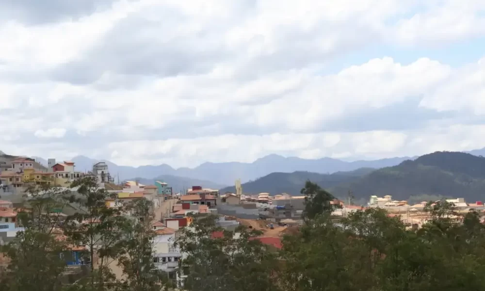 Imagem panorâmica do distrito de Bento Rodrigues em Minas Gerais