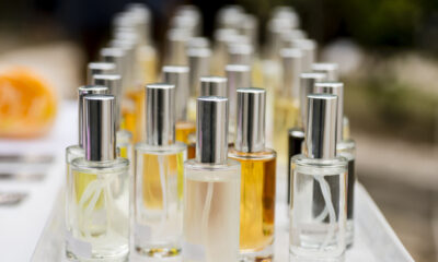 Testadores de perfume e sprays para reconhecimento e cultura de aromas.