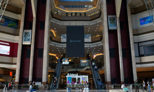 Hall de entrada do shopping Eldorado