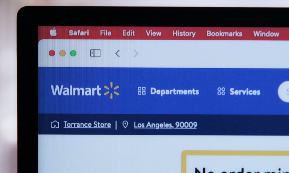 Computador com pesquisa aberta no site do Walmart