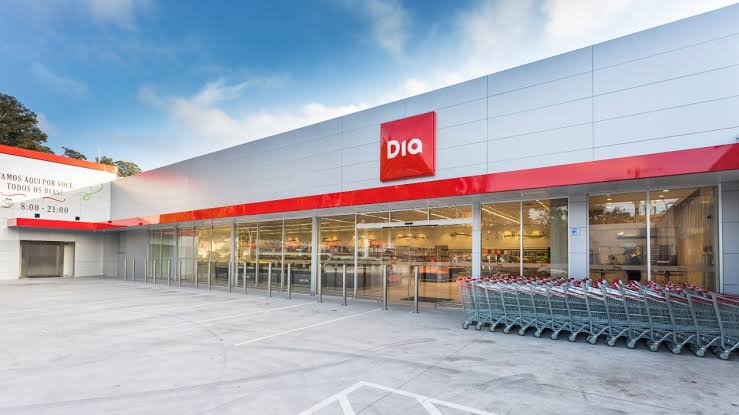 Fachada de loja da rede de supermercados Dia; grupo vai fechar maioria das lojas