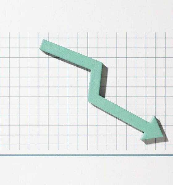 Gráfico com seta verde-água para baixo
