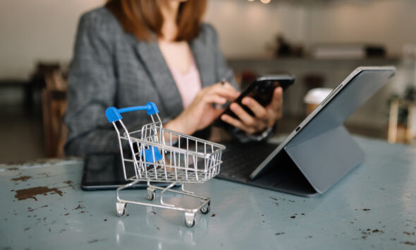 E-commerce x Omnichannel; taxação; black