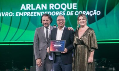 Arlan Roque recebe prêmio destaque franchising da ABF na categoria educação