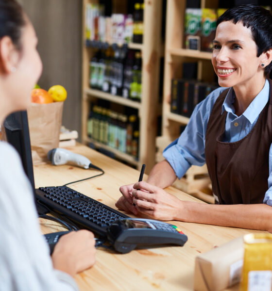 clientes; conversar; consumidor
