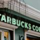 fachada de loja do Starbucks; Zamp assume marca no Brasil