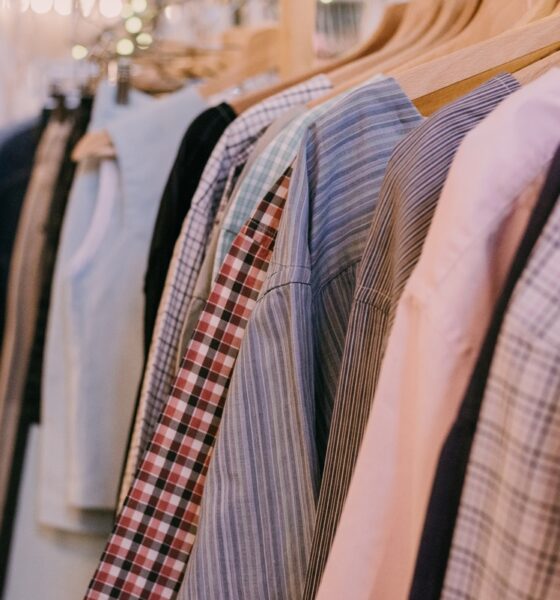 arara de roupas de loja para representar a Primark