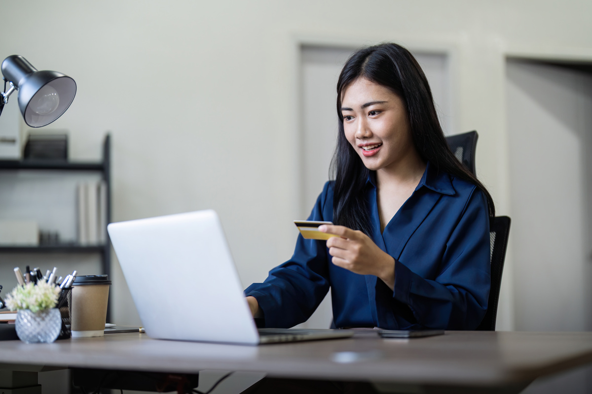 e-commerce; cartões; compras online brasileiros