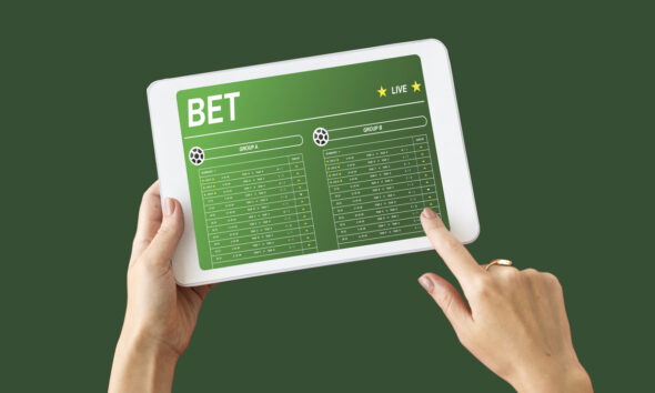 tablet com bet na tela; apostas