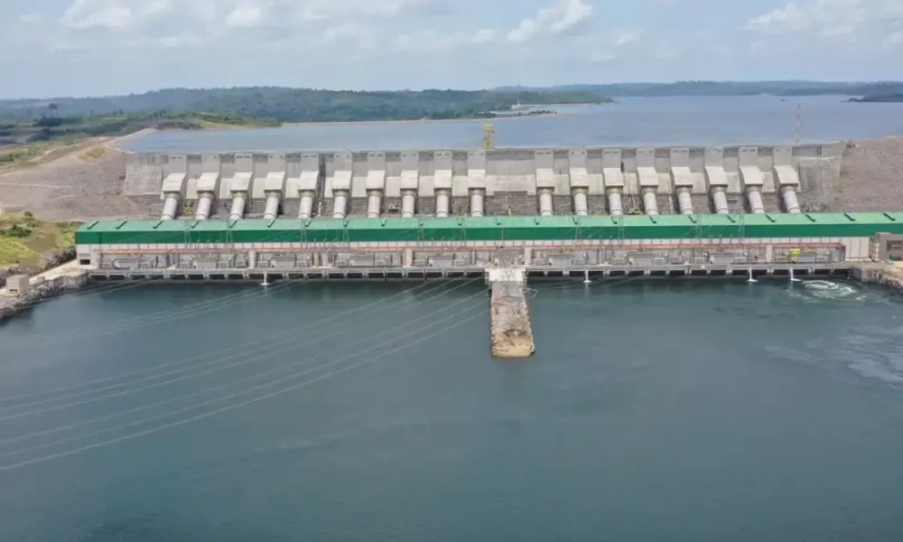 A Usina Hidrelétrica de Belo Monte é uma usina hidrelétrica brasileira da bacia do Rio Xingu, próximo ao município de Altamira, no norte do estado Pará