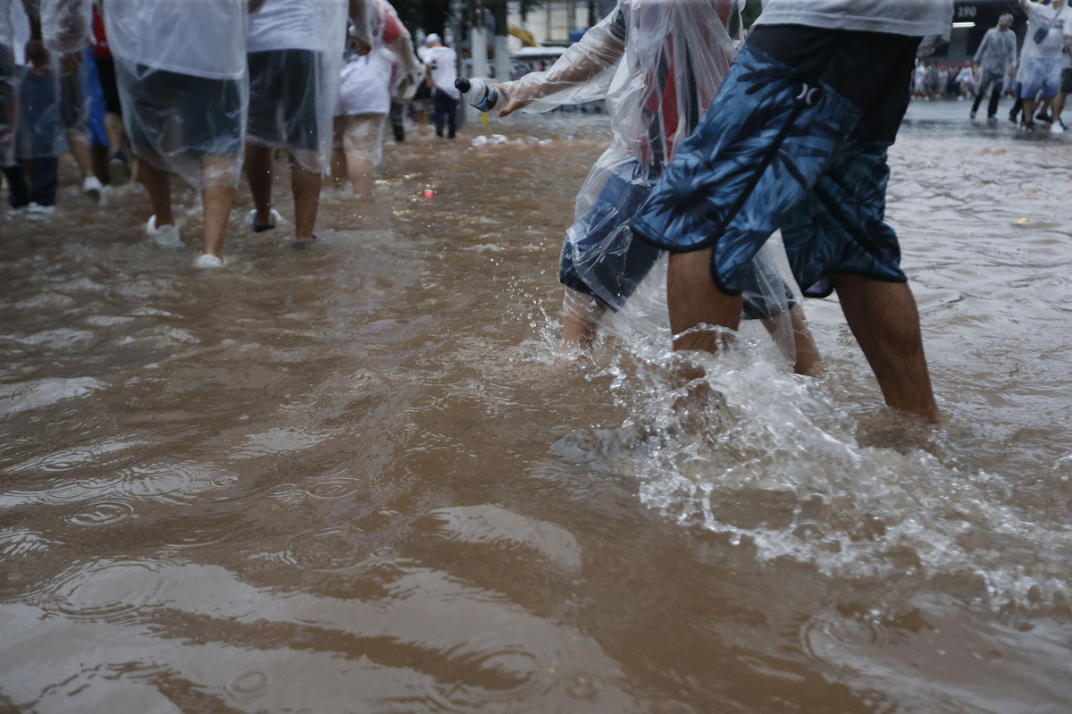 Forte chuva causa alagamento em São Paulo