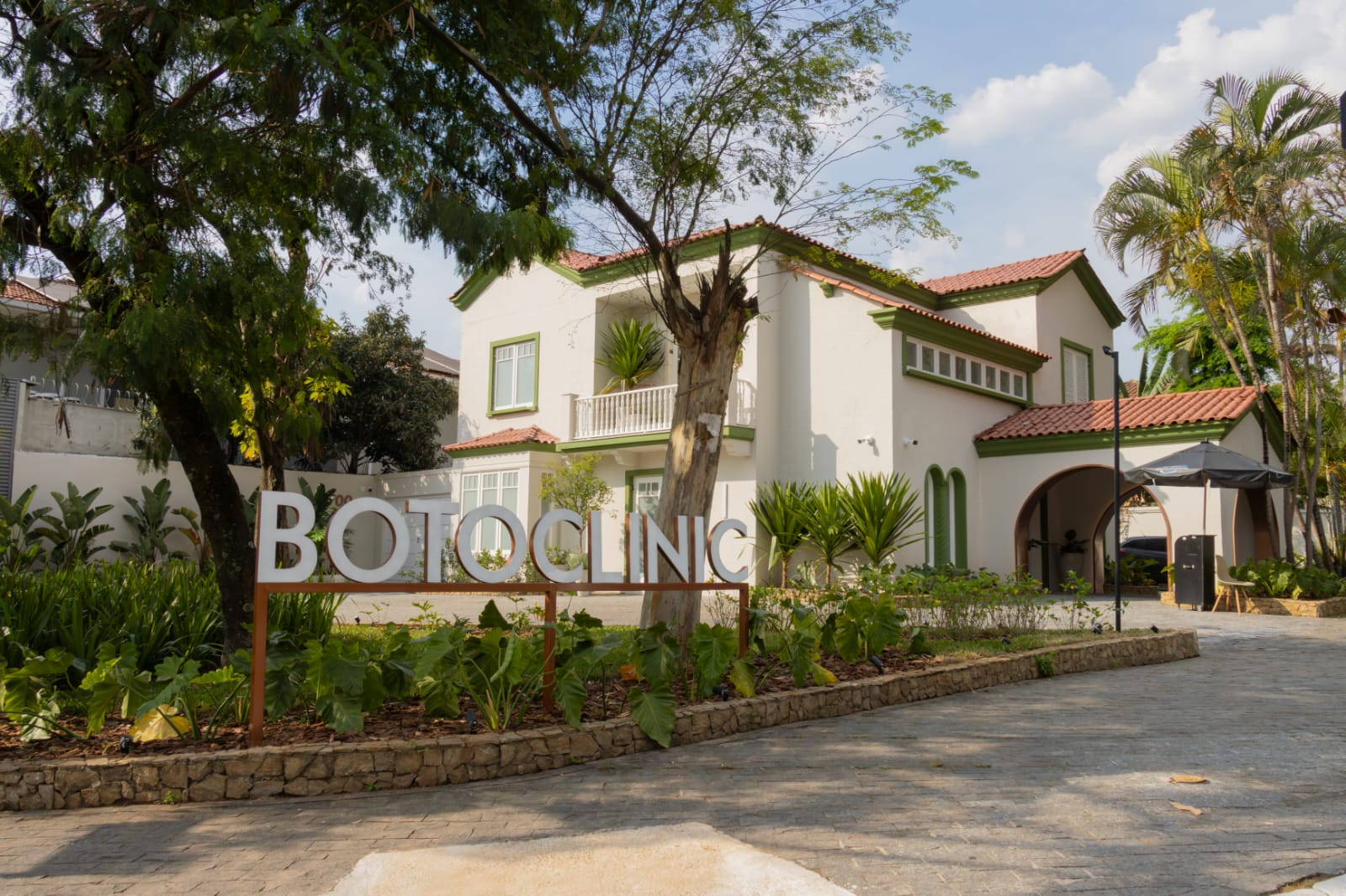 Botoclinic