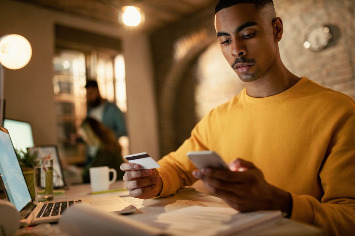 Apps de bancos disputam organização financeira com planilhas