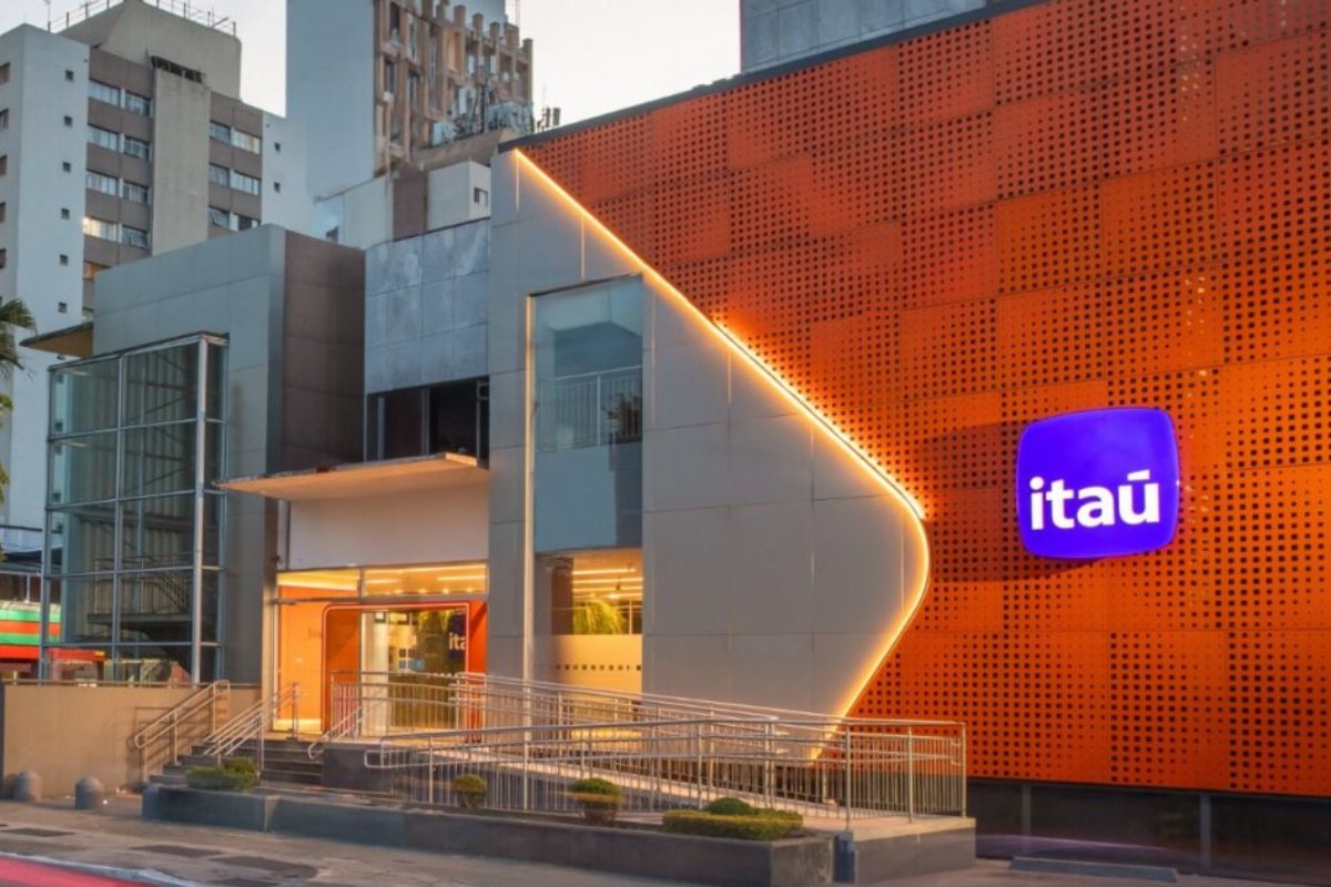 itaú unibanco e soften sistemas